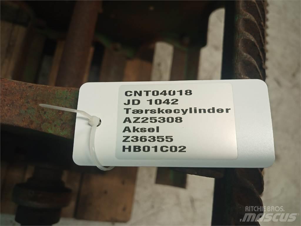 John Deere 1042 Combine Attachments
