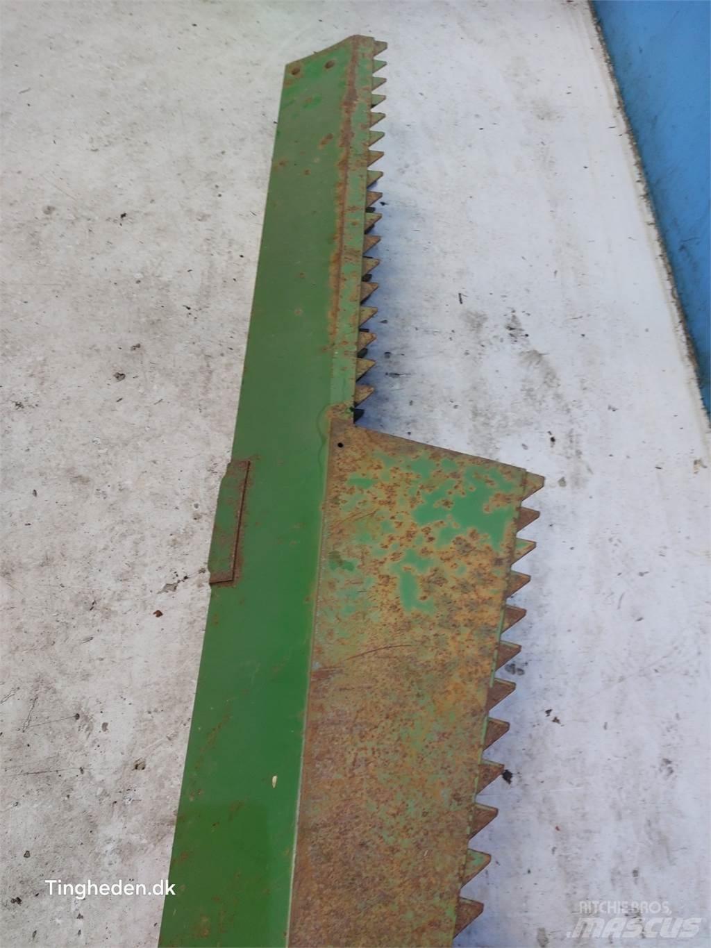John Deere 1042 Combine Attachments