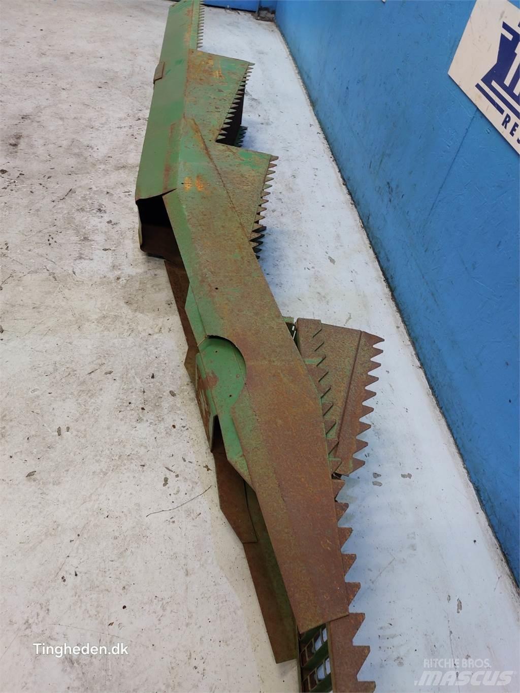 John Deere 1042 Combine Attachments