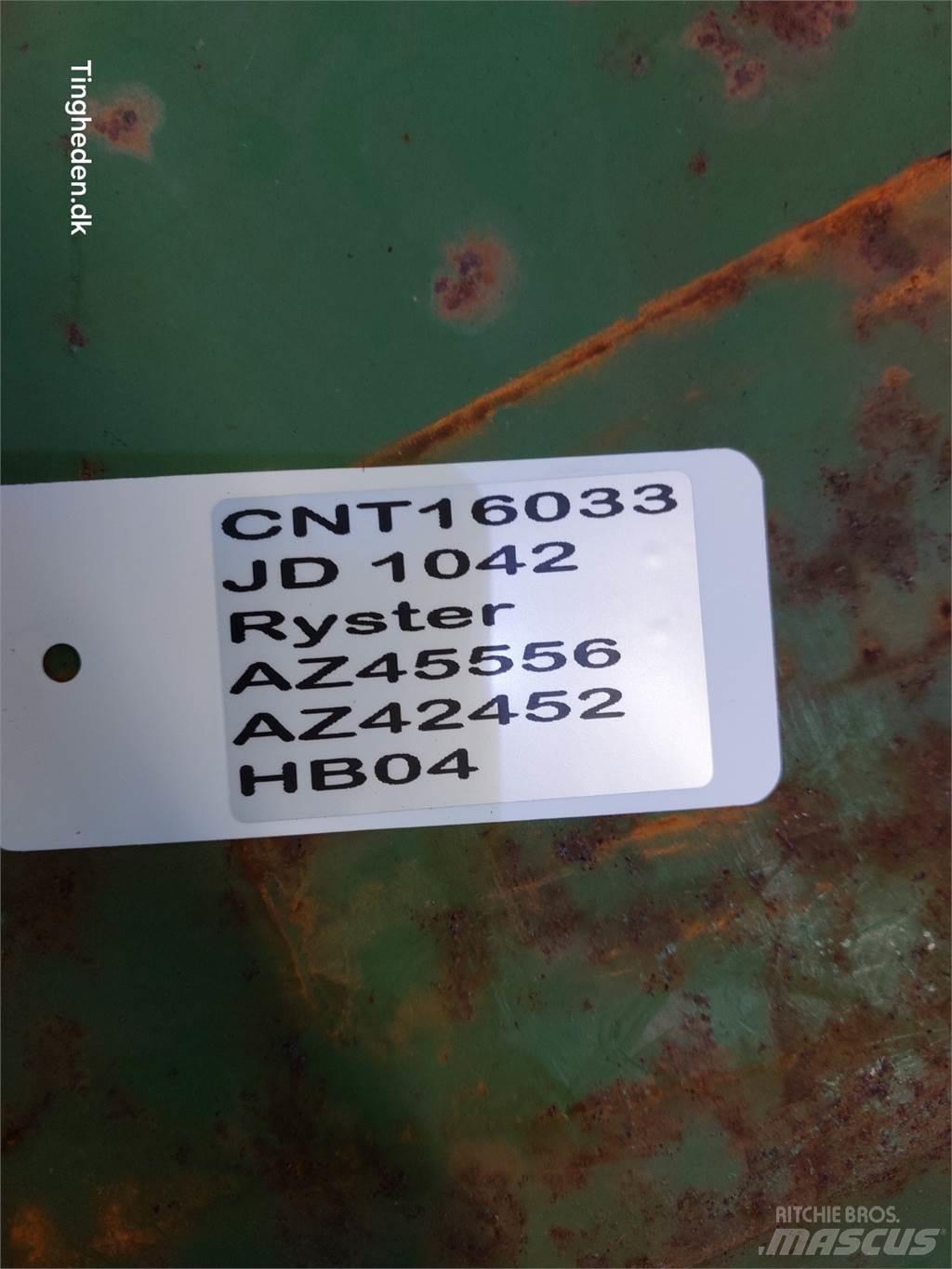 John Deere 1042 Combine Attachments