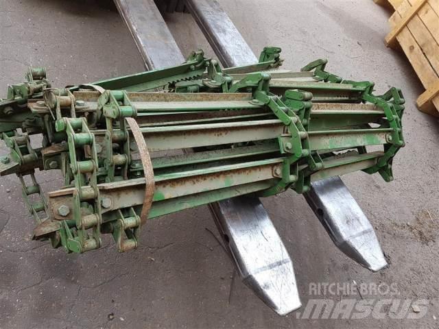 John Deere 1052 Combine Attachments