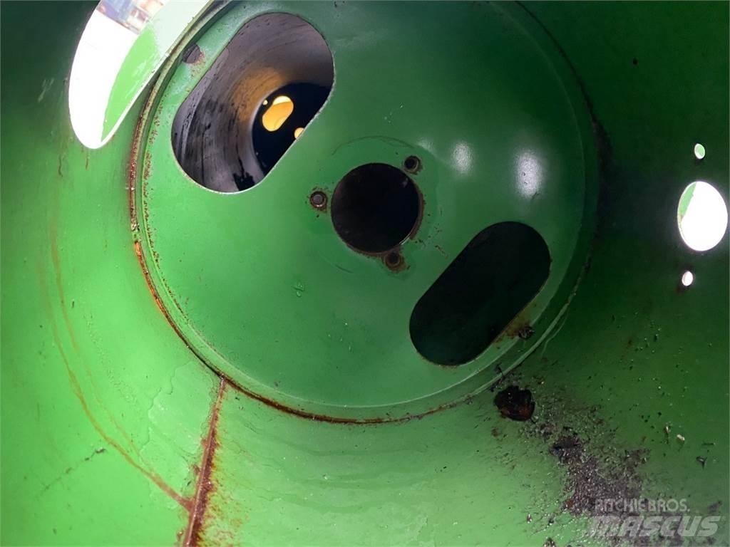 John Deere 1065 Combine Attachments