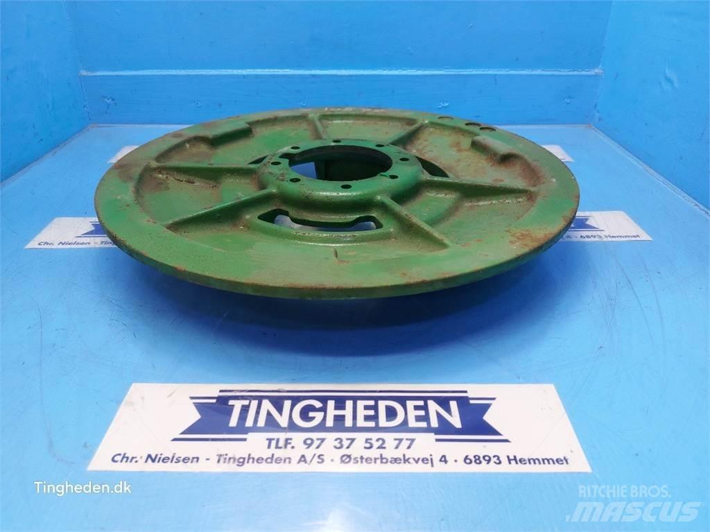 John Deere 1065 Farm Equipment - Others