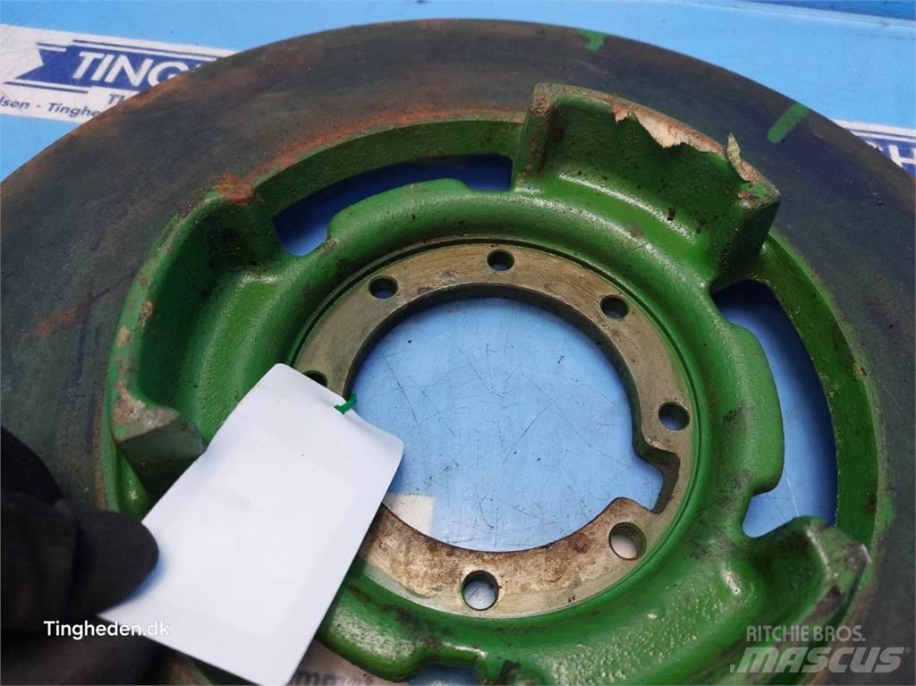 John Deere 1065 Farm Equipment - Others