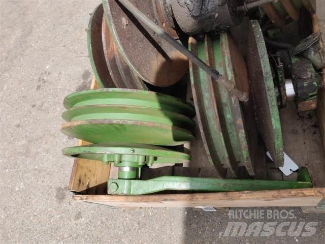 John Deere 1075 Farm Equipment - Others