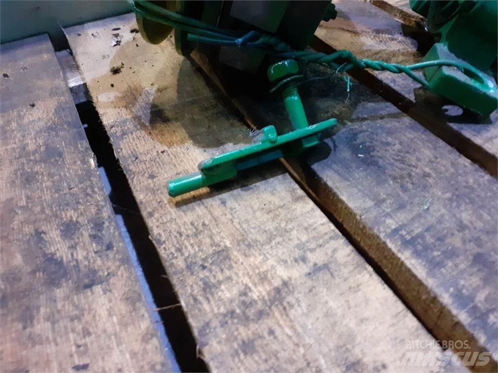 John Deere 1075 Combine Attachments