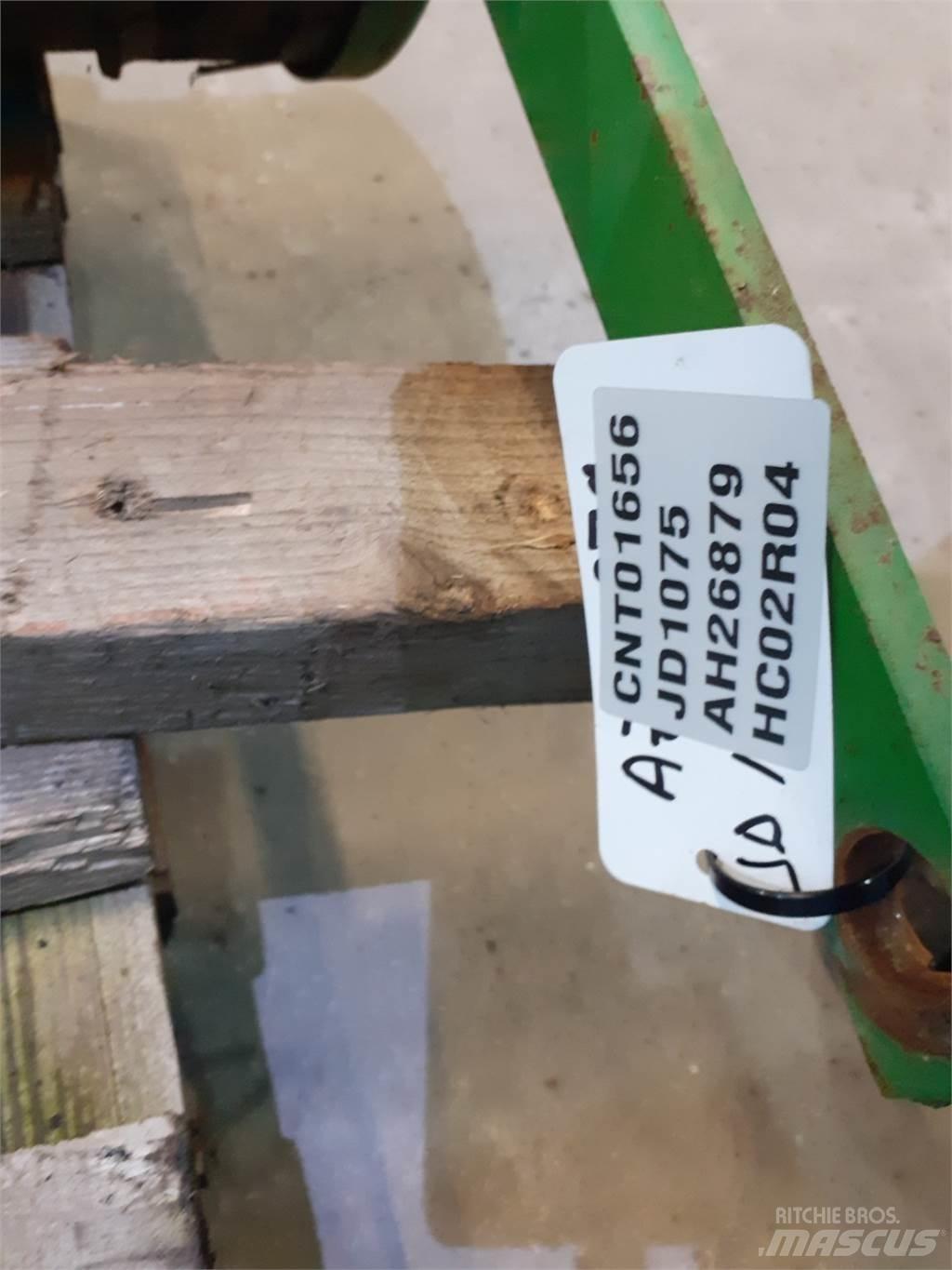 John Deere 1075 Combine Attachments