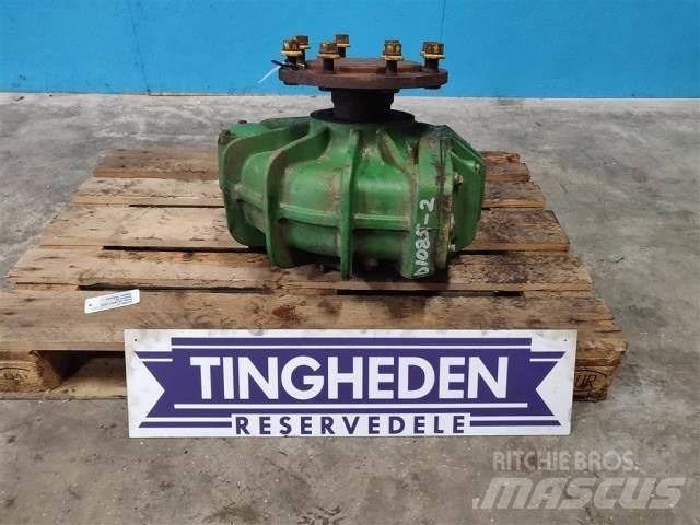 John Deere 1085 Combine Attachments