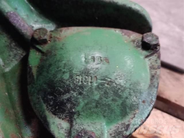 John Deere 1085 Combine Attachments