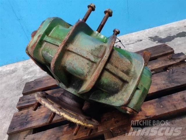 John Deere 1085 Combine Attachments