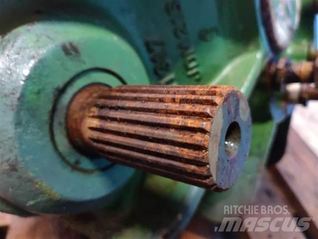John Deere 1085 Combine Attachments