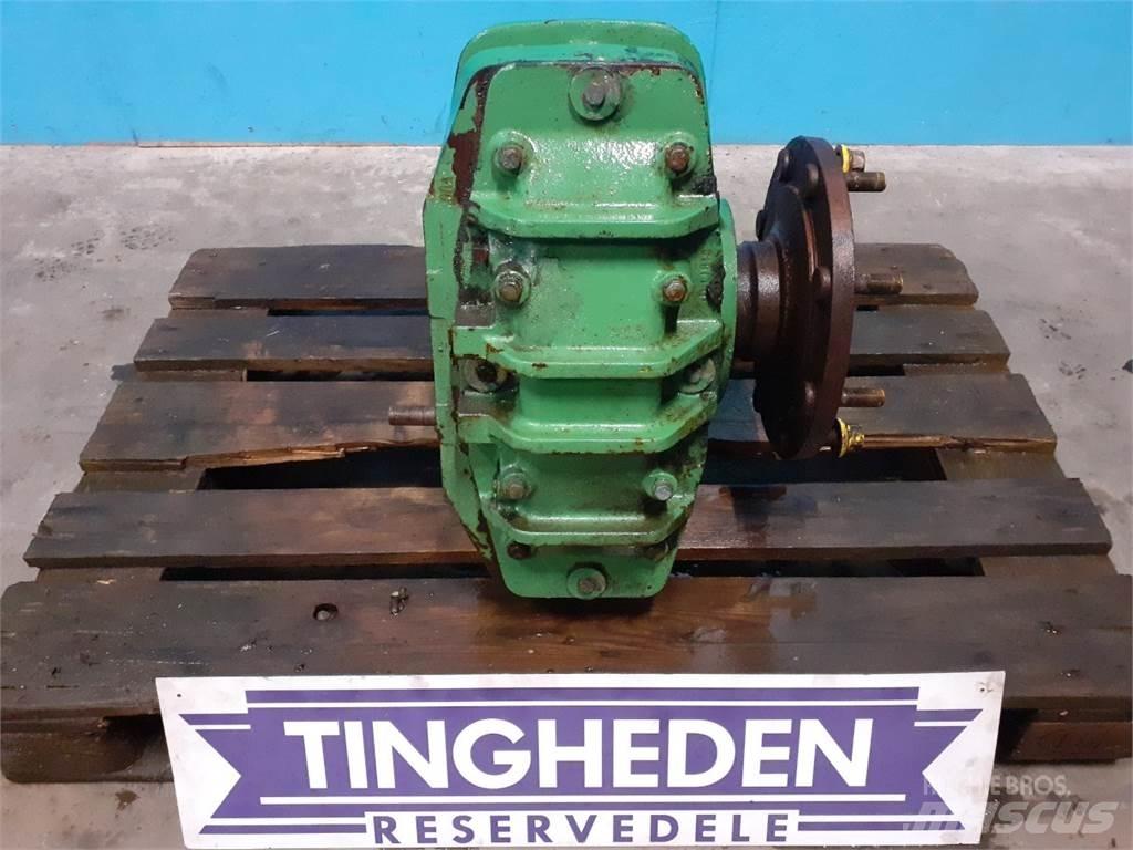 John Deere 1085 Combine Attachments