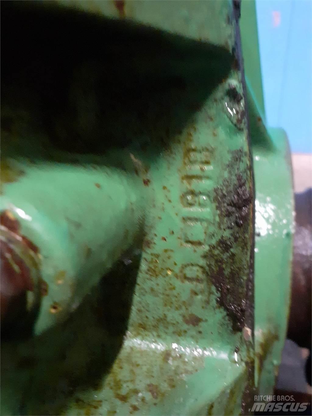John Deere 1085 Combine Attachments