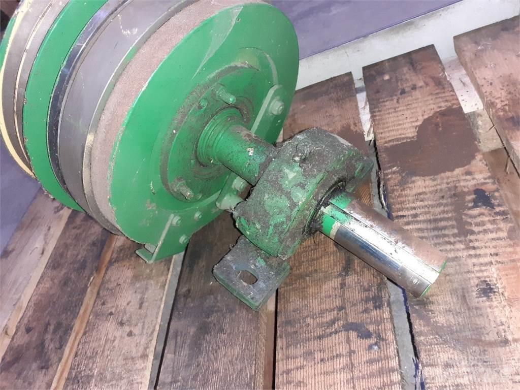 John Deere 1085 Combine Attachments