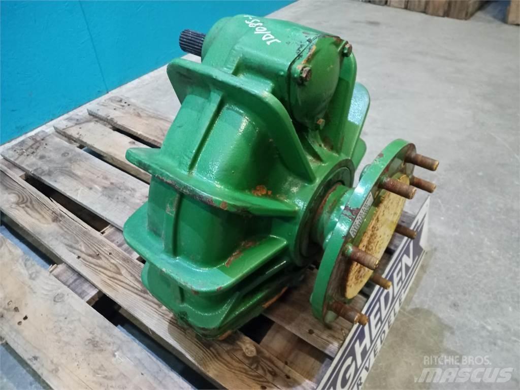 John Deere 1085 Combine Attachments