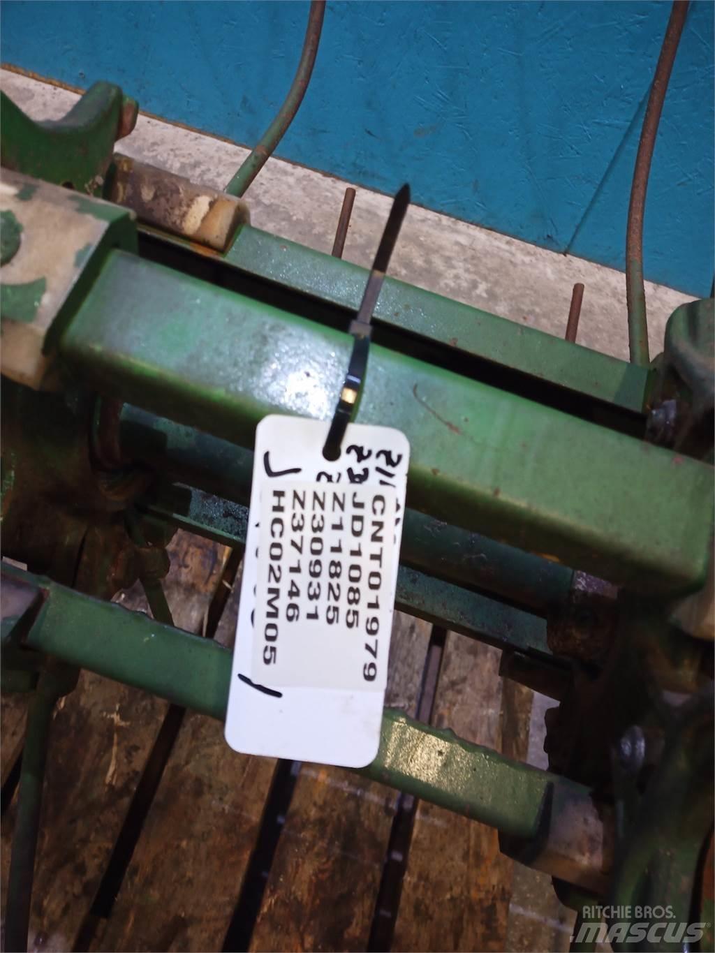 John Deere 1085 Combine Attachments
