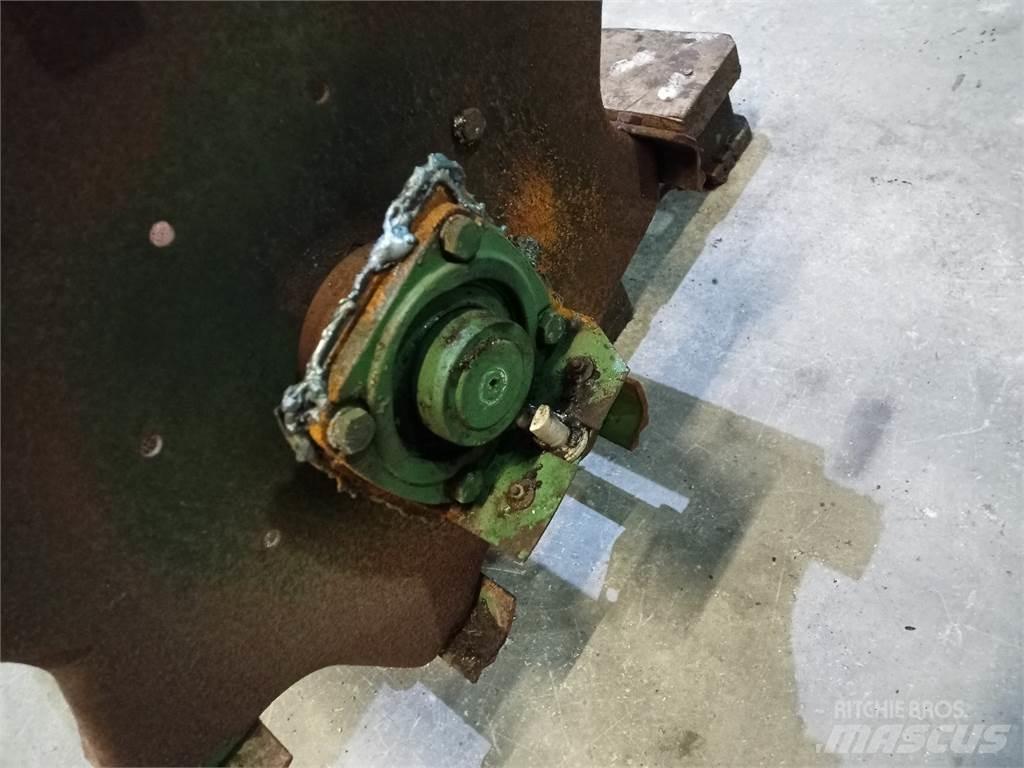 John Deere 1085 Combine Attachments
