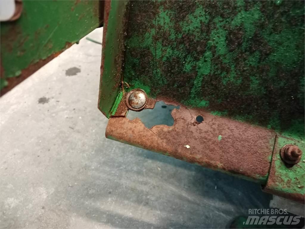 John Deere 1085 Sand And Salt Spreaders