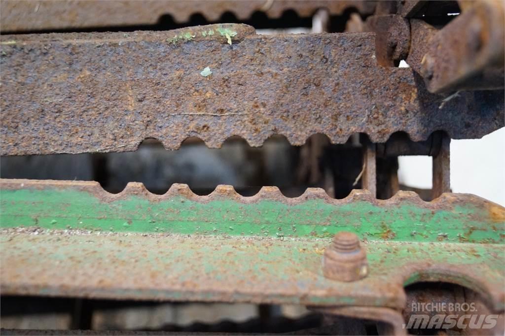 John Deere 1085 Combine Attachments