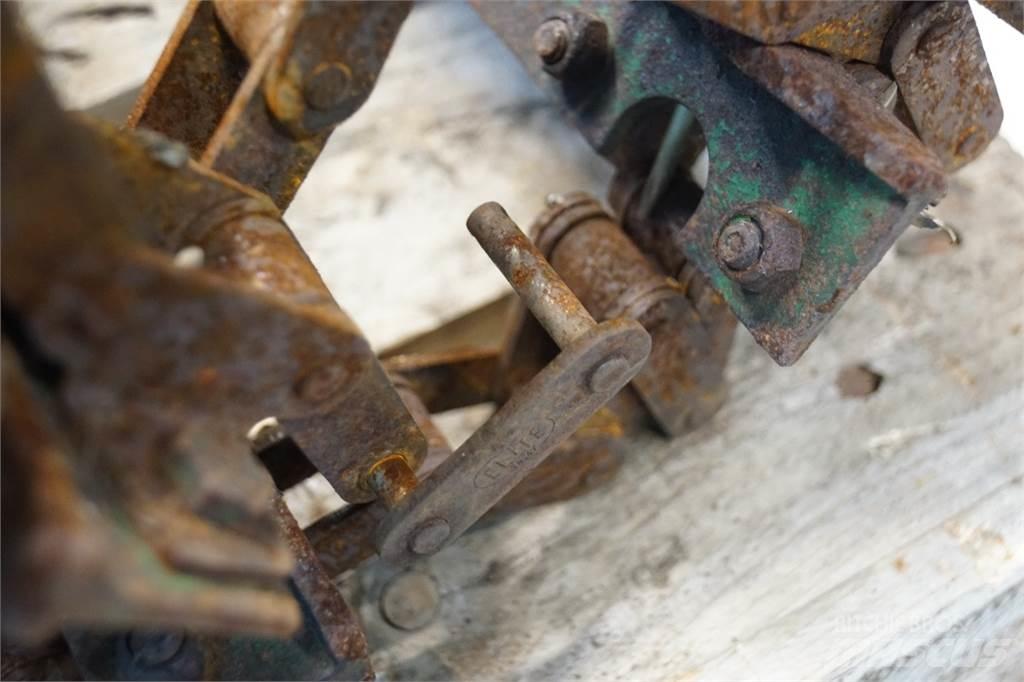 John Deere 1085 Combine Attachments