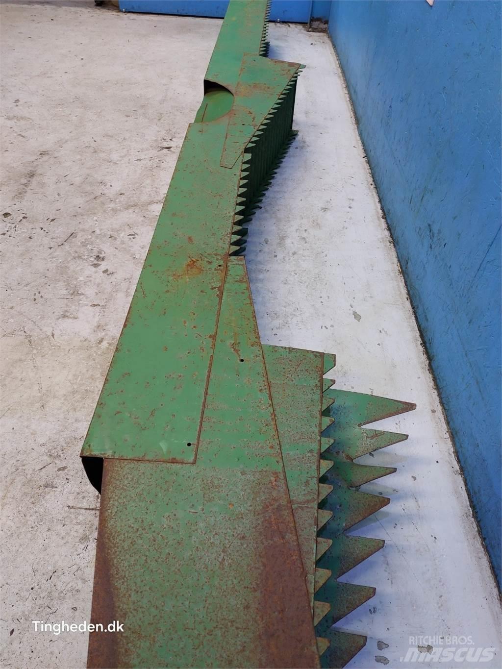 John Deere 1177 Combine Attachments