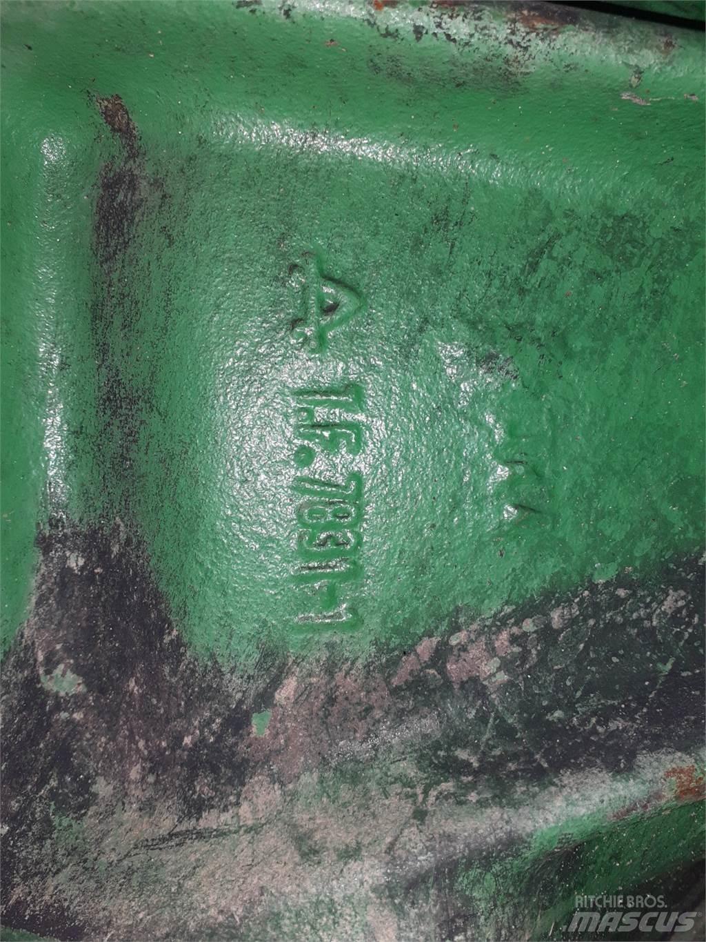 John Deere 1550 Combine Attachments