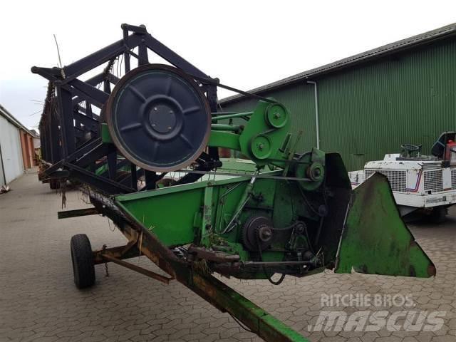 John Deere 16 Combine Attachments