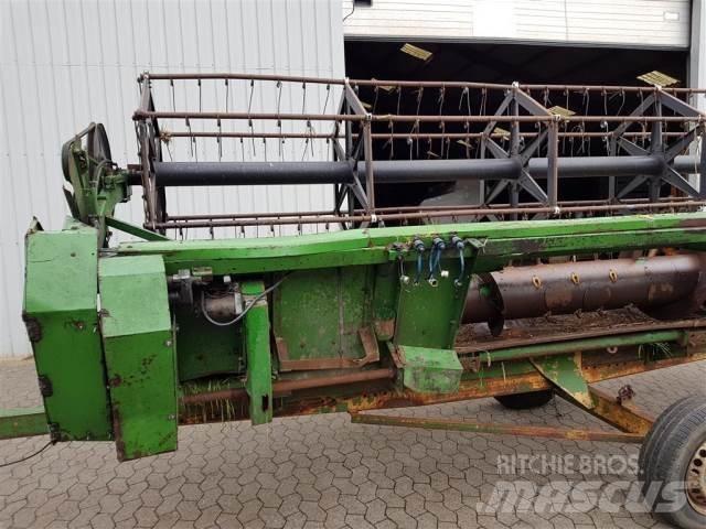 John Deere 16 Combine Attachments