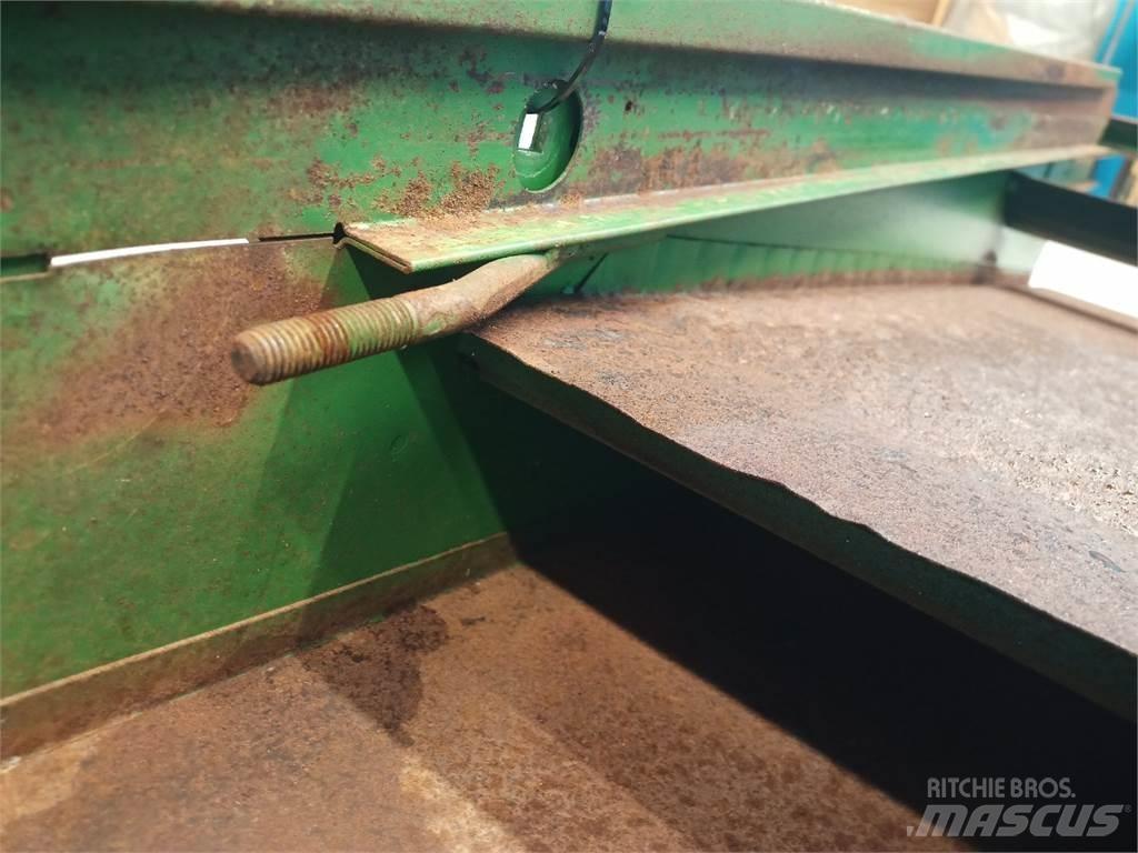 John Deere 2054 Sand And Salt Spreaders