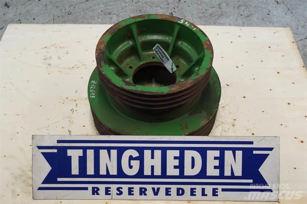 John Deere 2058 Farm Equipment - Others
