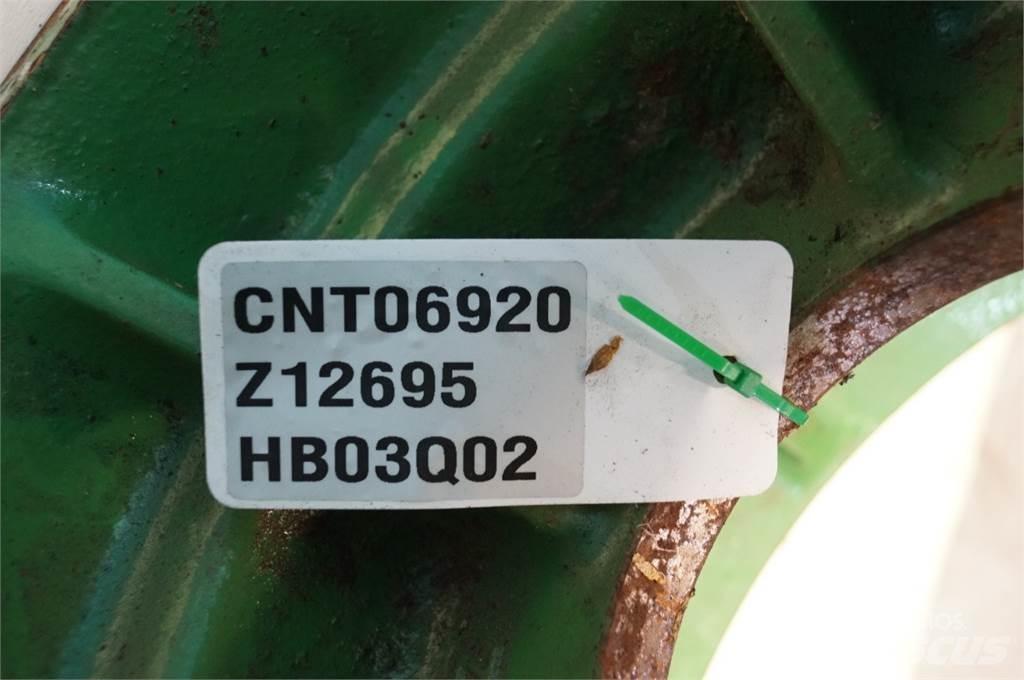 John Deere 2058 Farm Equipment - Others