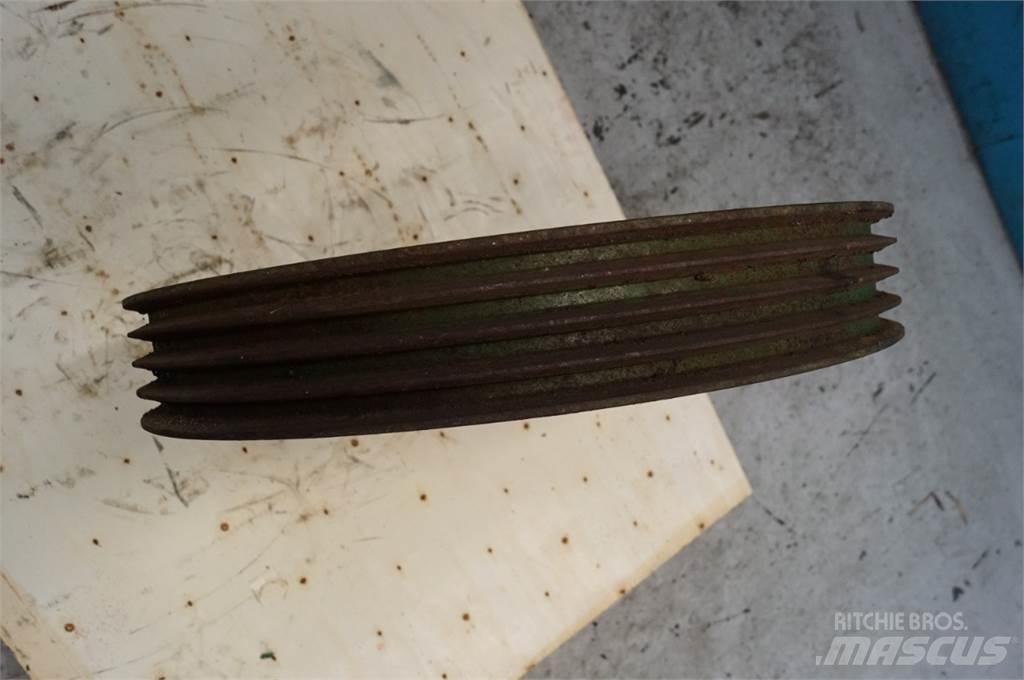 John Deere 2058 Farm Equipment - Others