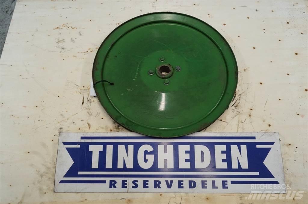 John Deere 2058 Farm Equipment - Others