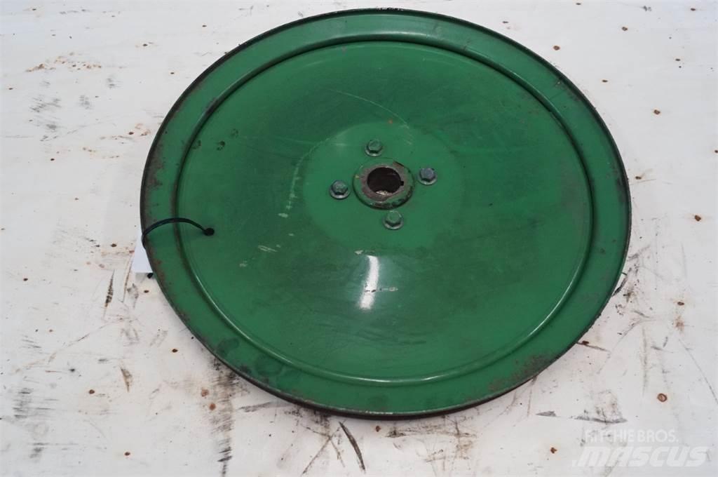 John Deere 2058 Farm Equipment - Others