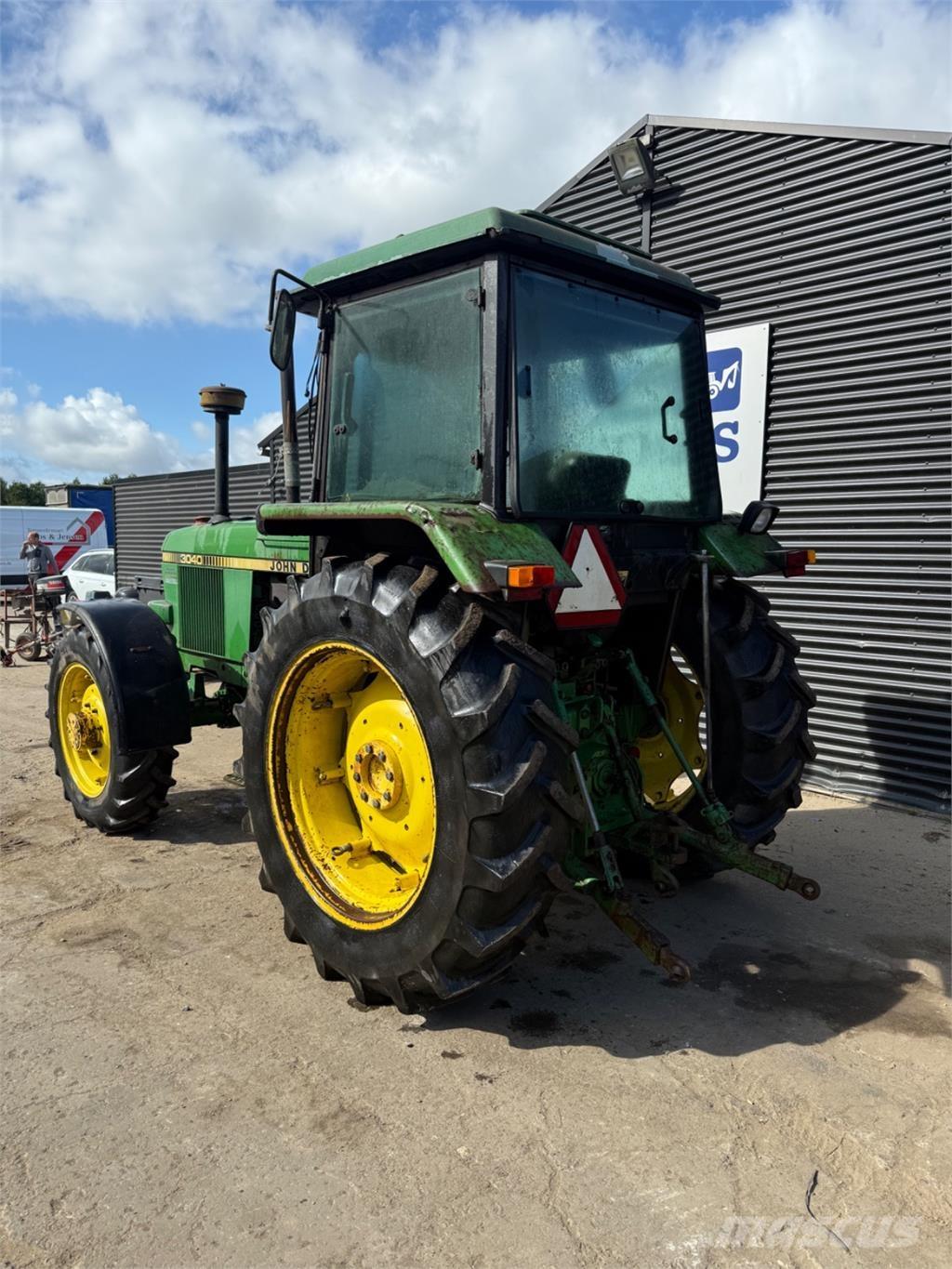 John Deere 3040 Tractors