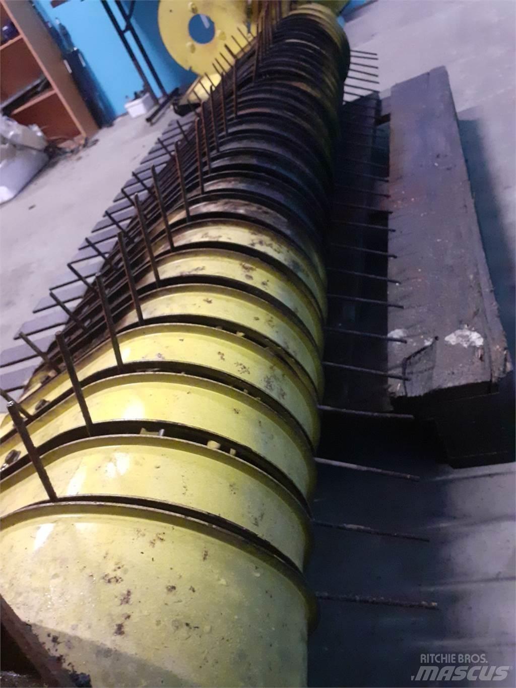 John Deere 590 Farm Equipment - Others