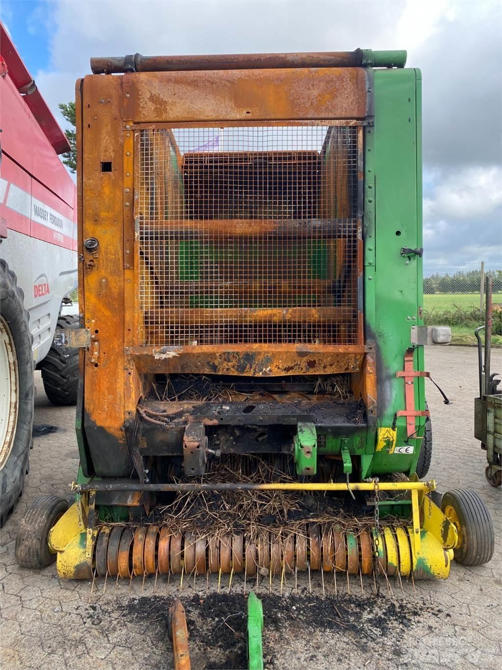 John Deere 590 Round Balers