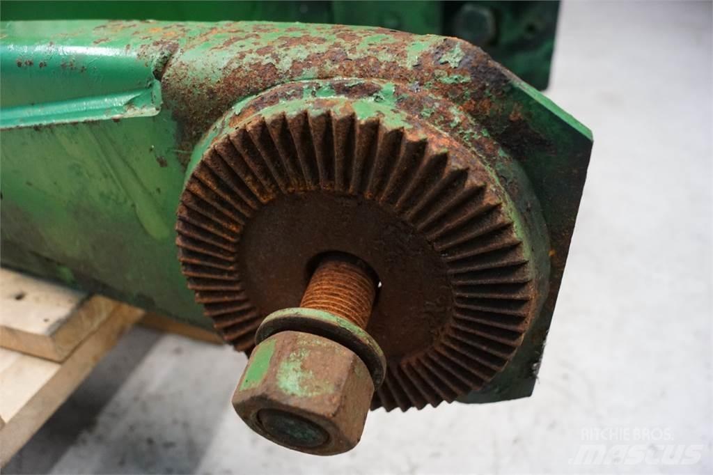 John Deere 590 Farm Equipment - Others