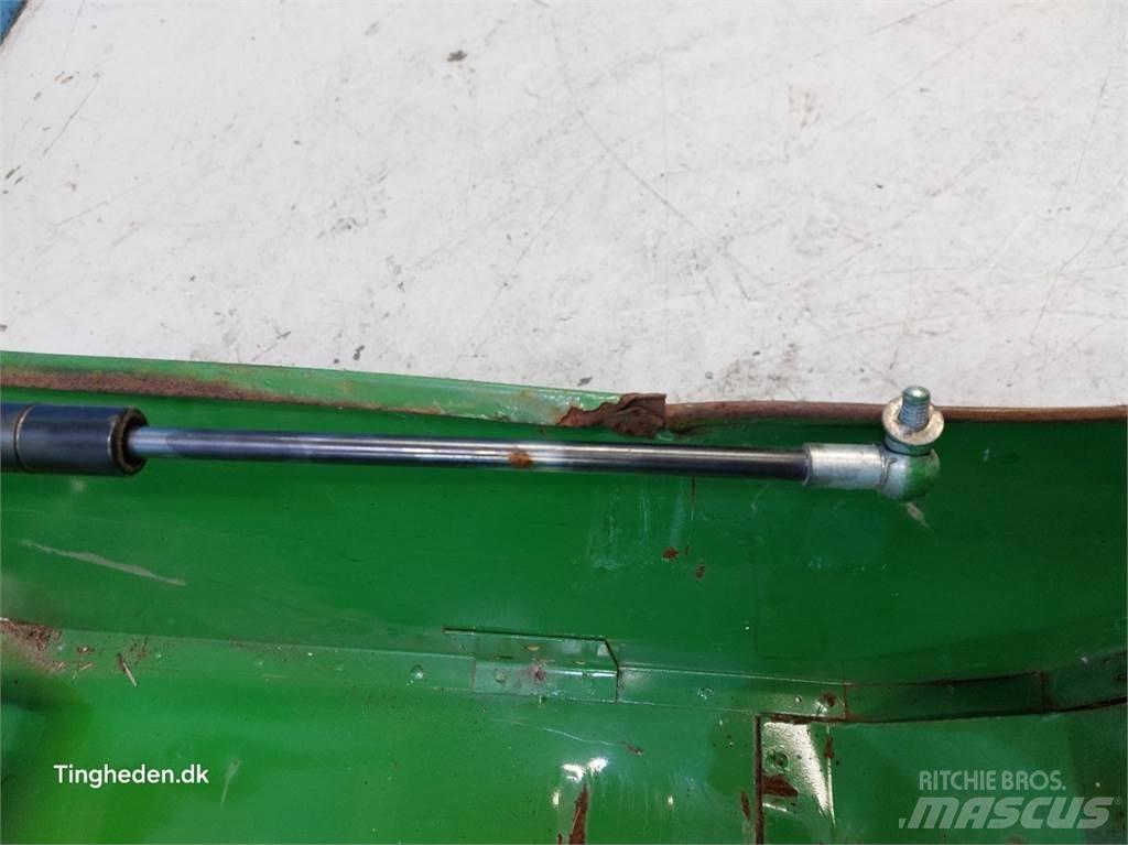 John Deere 590 Screening buckets