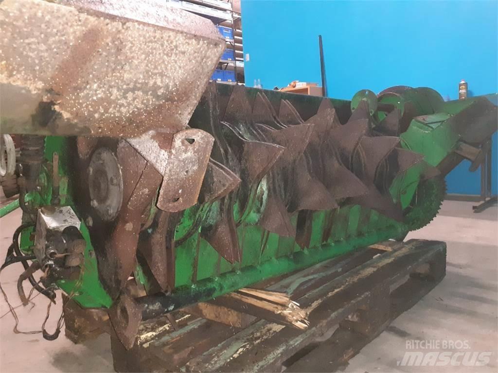 John Deere 592 Farm Equipment - Others