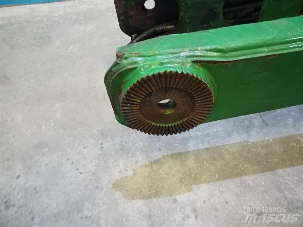 John Deere 592 Farm Equipment - Others