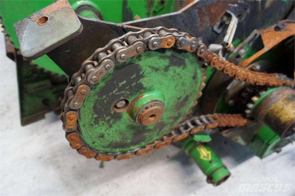 John Deere 592 Farm Equipment - Others