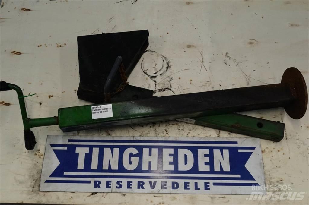 John Deere 592 Farm Equipment - Others