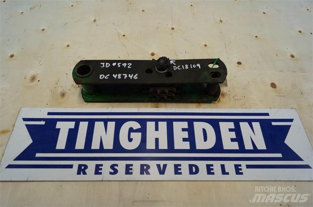 John Deere 592 Farm Equipment - Others