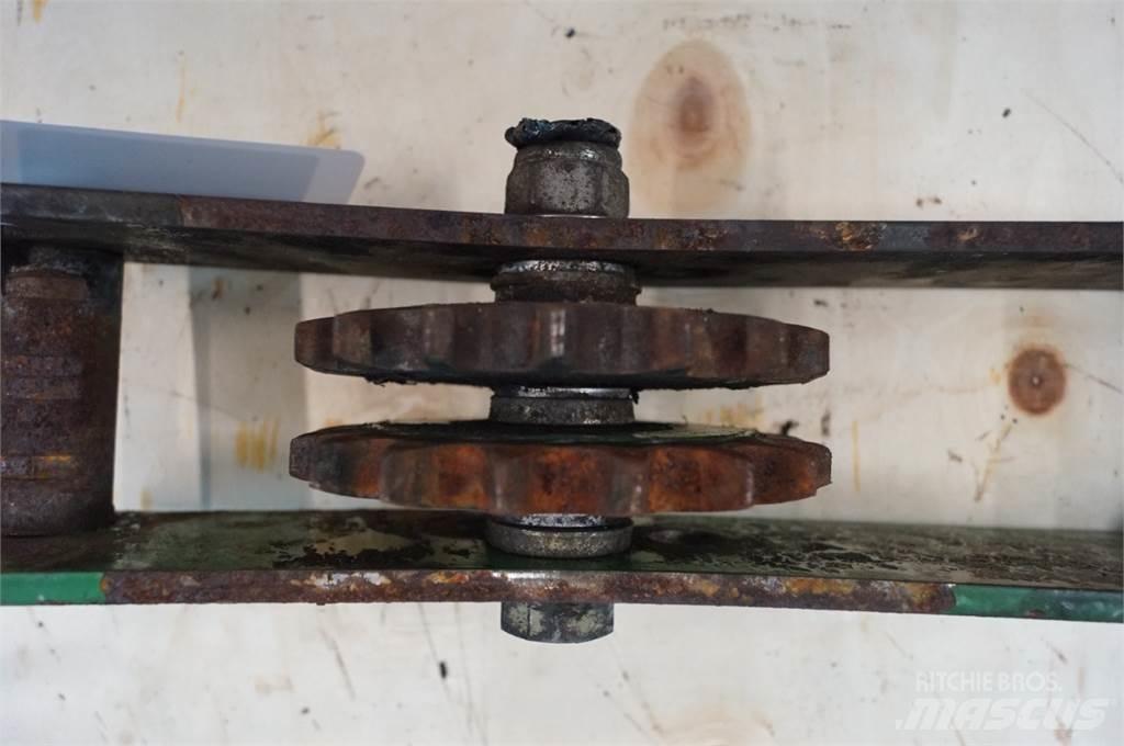 John Deere 592 Farm Equipment - Others