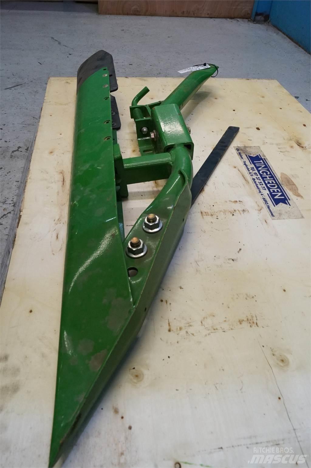 John Deere 630R Combine Attachments