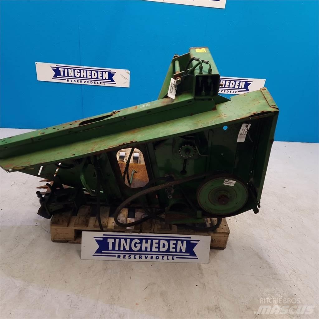 John Deere 820 Combine Attachments