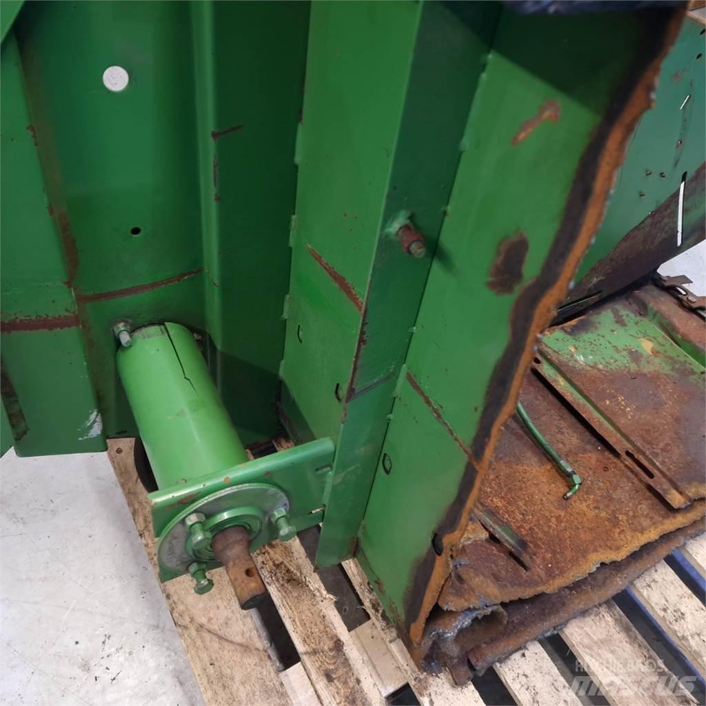 John Deere 820 Combine Attachments