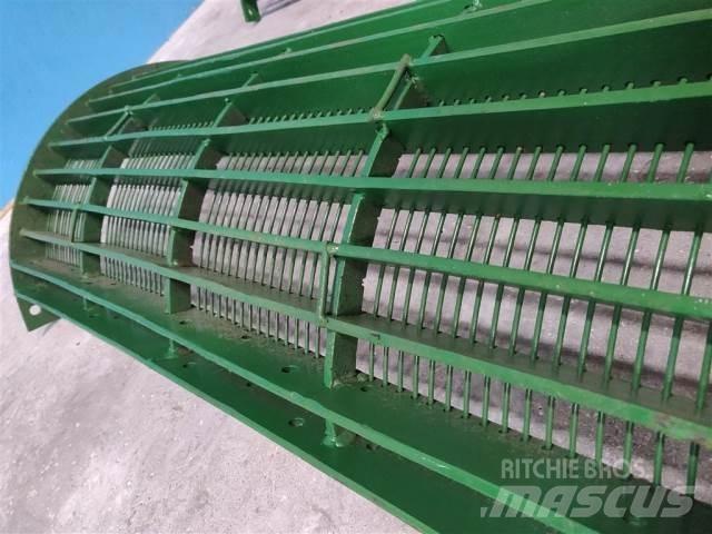 John Deere 935 Combine Attachments