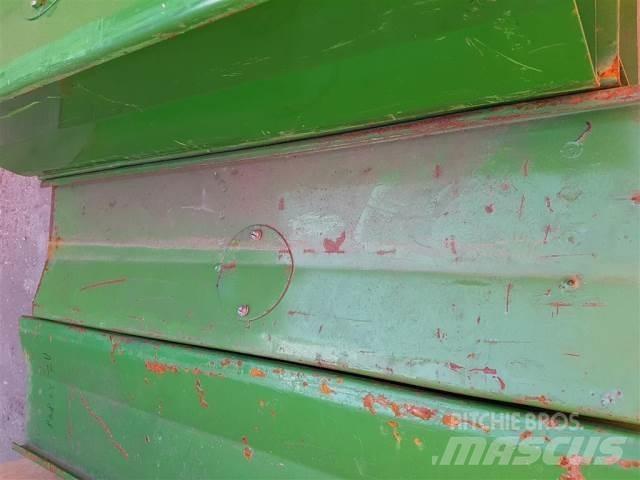 John Deere 950 Combine Attachments